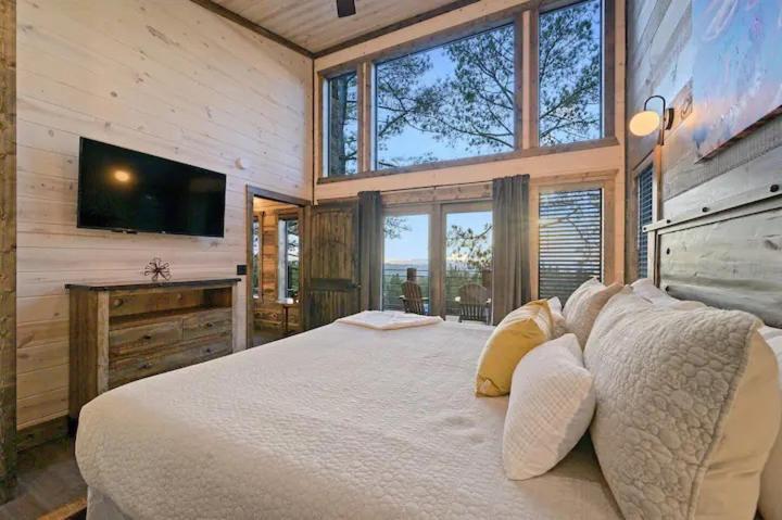 Infinity Views-Luxury, Game Room, Hot Tub, Firepit, Sleeps 20 Broken Bow Exterior photo
